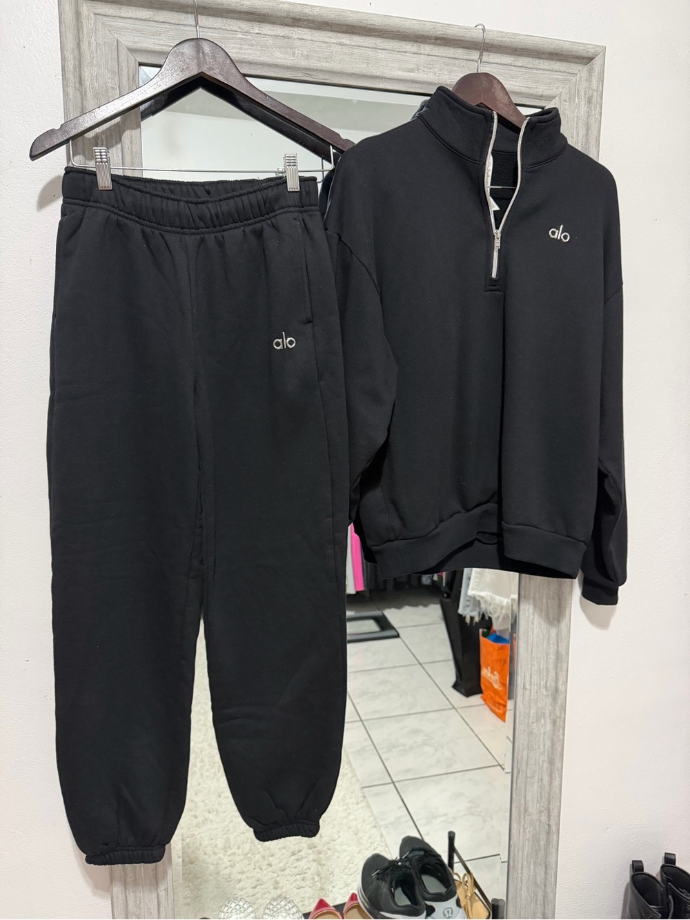 Alo Black 1/4 Zip Sweatshirt & Jogger Set (XS/S)